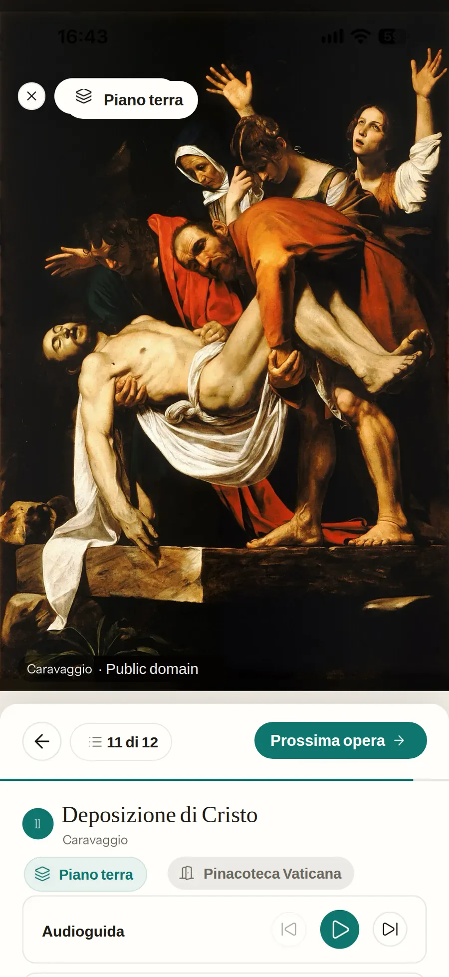 La Deposizione di Cristo dentro la Pinacoteca Vaticana: la foto del
                    quadro a tutto schermo, con il credito — Caravaggio, pubblico dominio
                    — in basso; sotto, opera 11 di 12, il pulsante Prossima opera, il
                    titolo con l’autore, le pillole Piano terra e Pinacoteca Vaticana e
                    l’audioguida.